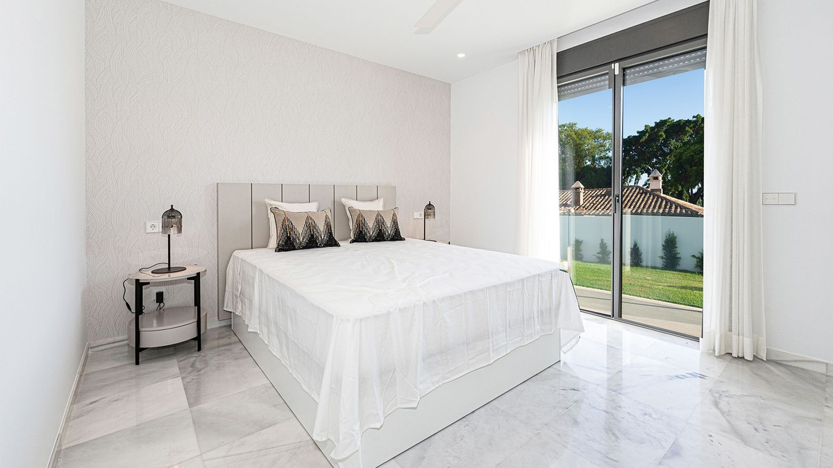 Se vende Villa - Chalet de 5 dormitorios en Costa Del Sol, Málaga, España