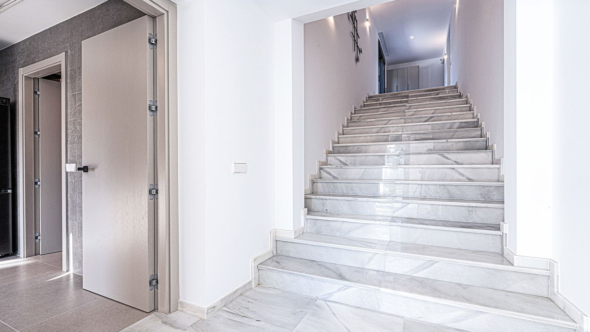 Se vende Villa - Chalet de 5 dormitorios en Costa Del Sol, Málaga, España