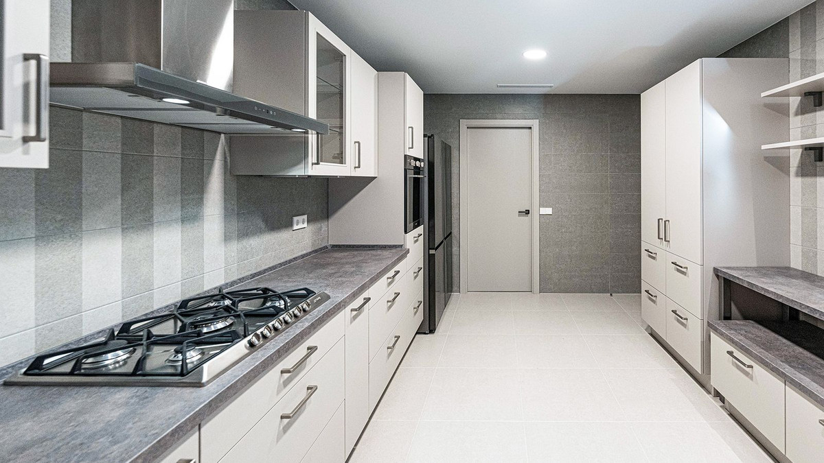 Se vende Villa - Chalet de 5 dormitorios en Costa Del Sol, Málaga, España