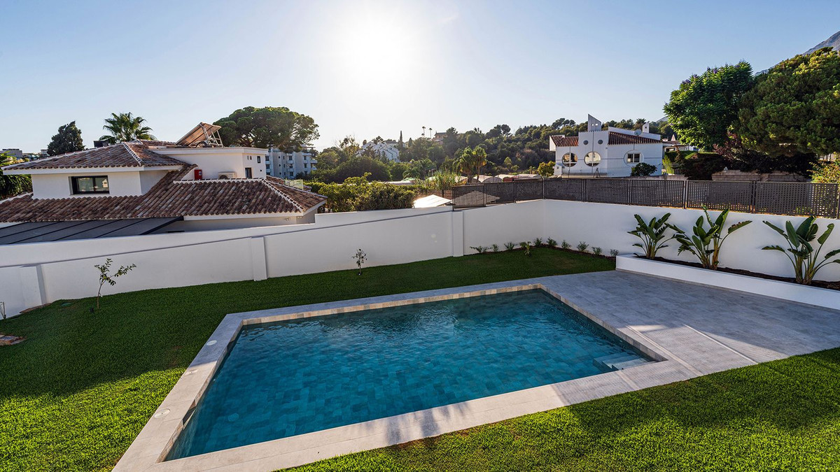 Se vende Villa - Chalet de 5 dormitorios en Costa Del Sol, Málaga, España