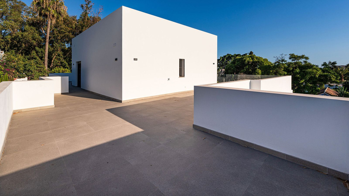 Se vende Villa - Chalet de 5 dormitorios en Costa Del Sol, Málaga, España