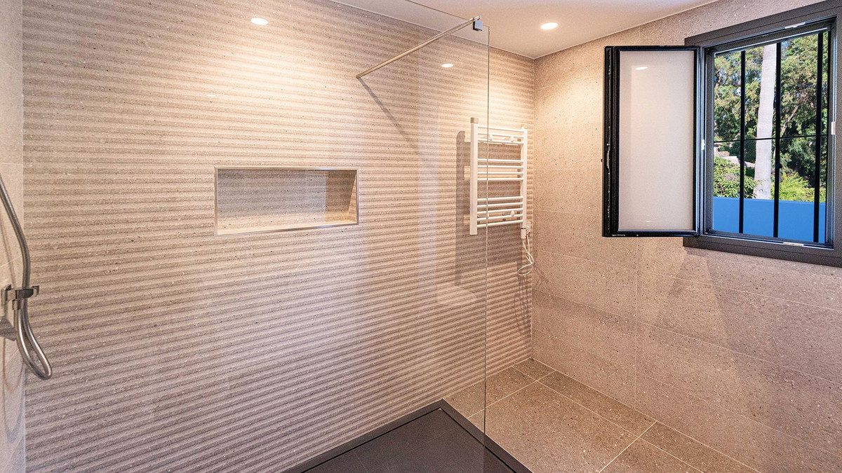 Se vende Villa - Chalet de 5 dormitorios en Costa Del Sol, Málaga, España
