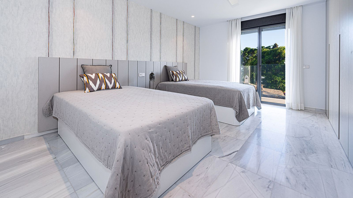 Se vende Villa - Chalet de 5 dormitorios en Costa Del Sol, Málaga, España