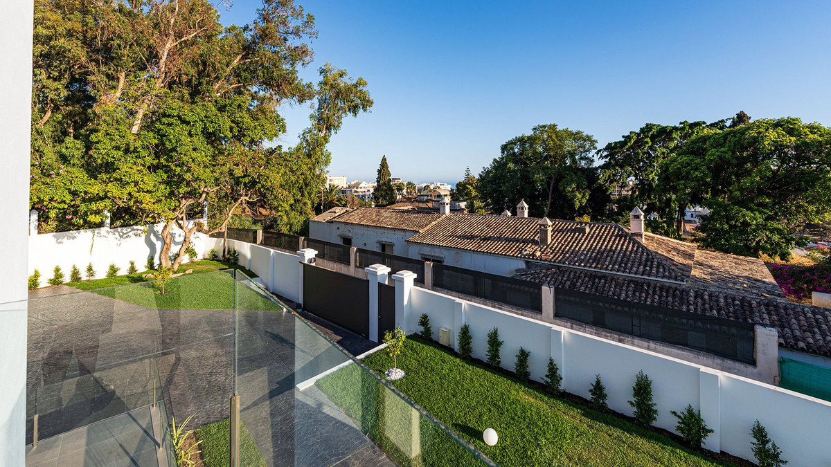 Se vende Villa - Chalet de 5 dormitorios en Costa Del Sol, Málaga, España