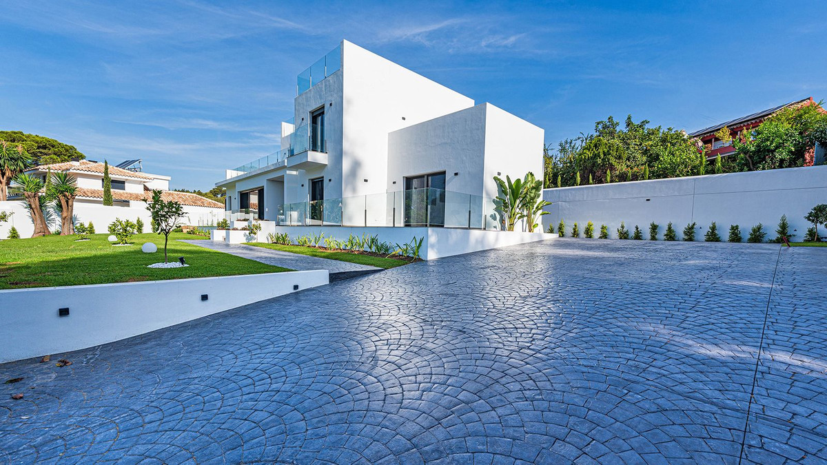 Se vende Villa - Chalet de 5 dormitorios en Costa Del Sol, Málaga, España