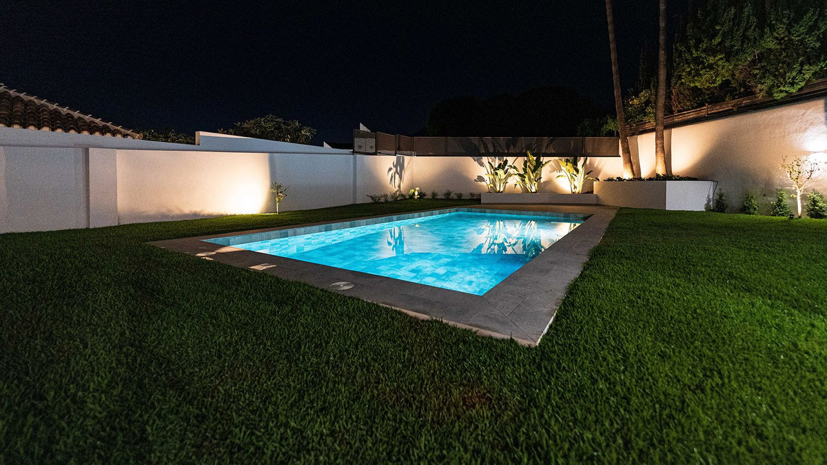 Se vende Villa - Chalet de 5 dormitorios en Costa Del Sol, Málaga, España