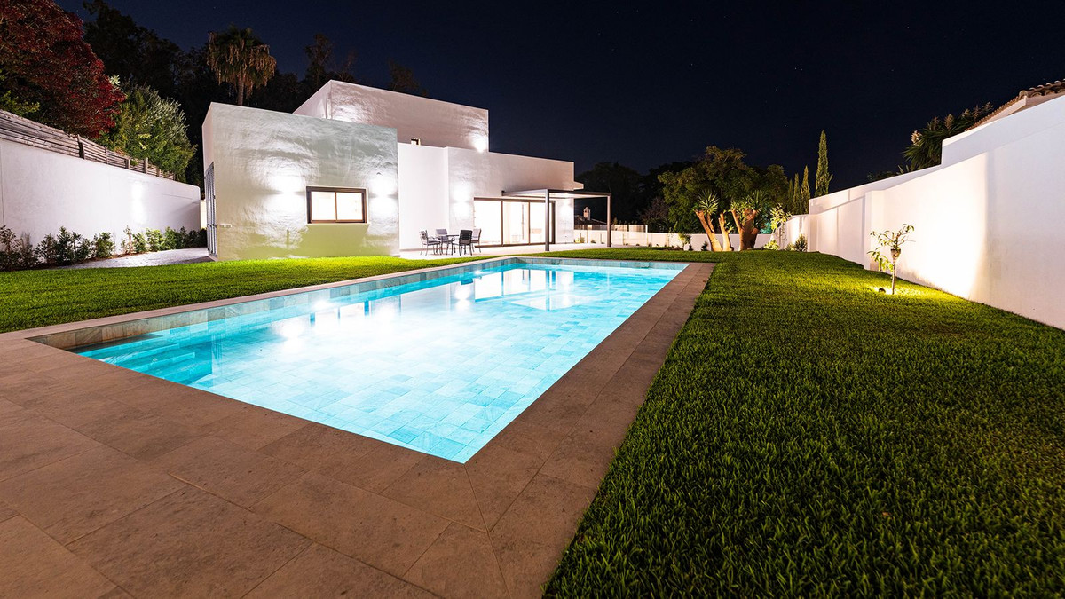 Se vende Villa - Chalet de 5 dormitorios en Costa Del Sol, Málaga, España