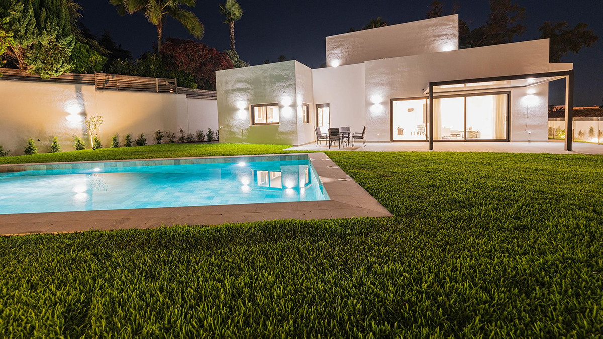 Se vende Villa - Chalet de 5 dormitorios en Costa Del Sol, Málaga, España