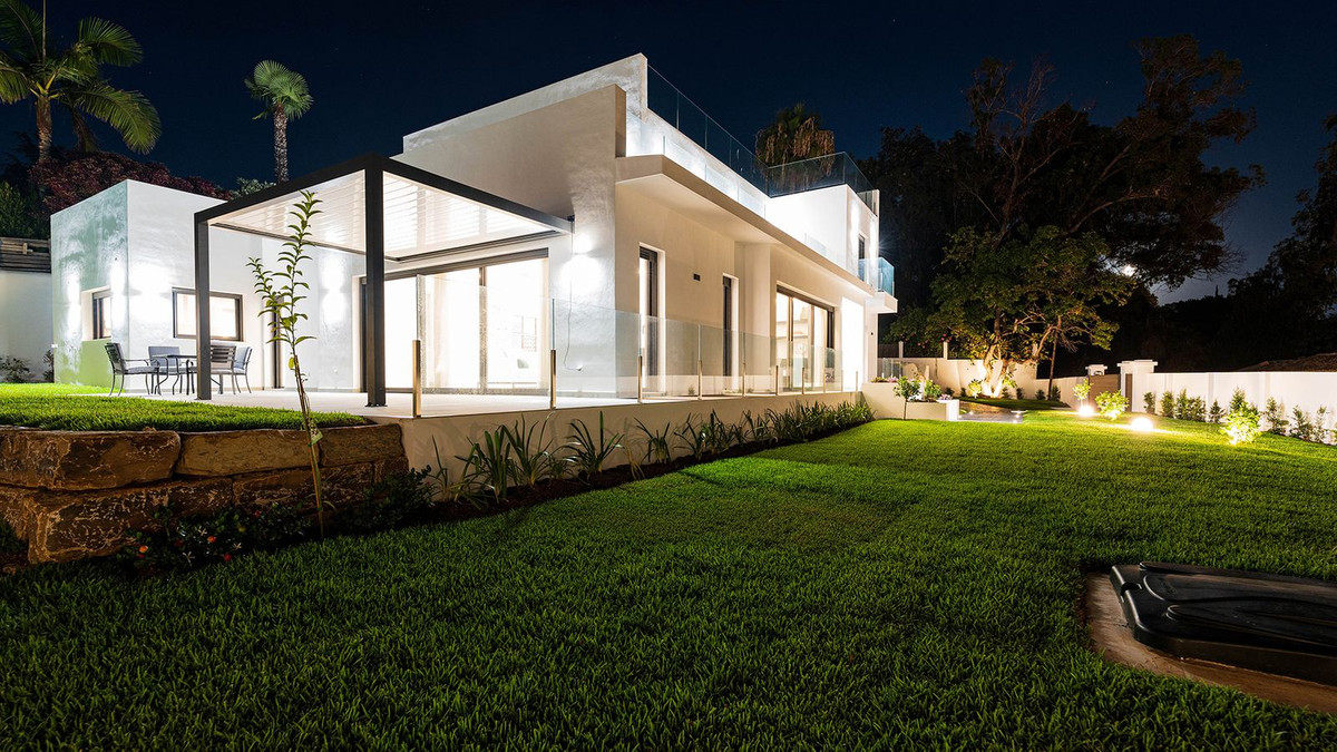 Se vende Villa - Chalet de 5 dormitorios en Costa Del Sol, Málaga, España