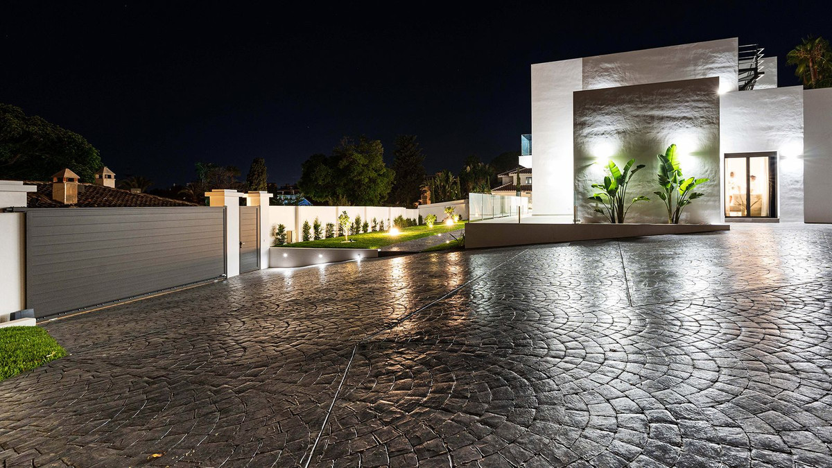 Se vende Villa - Chalet de 5 dormitorios en Costa Del Sol, Málaga, España