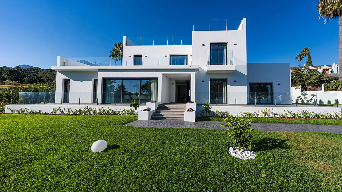 Se vende Villa - Chalet de 5 dormitorios en Costa Del Sol, Málaga, España