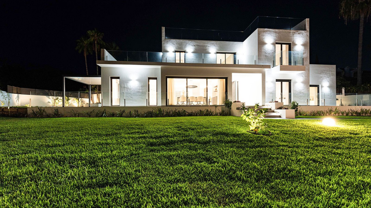 Se vende Villa - Chalet de 5 dormitorios en Costa Del Sol, Málaga, España