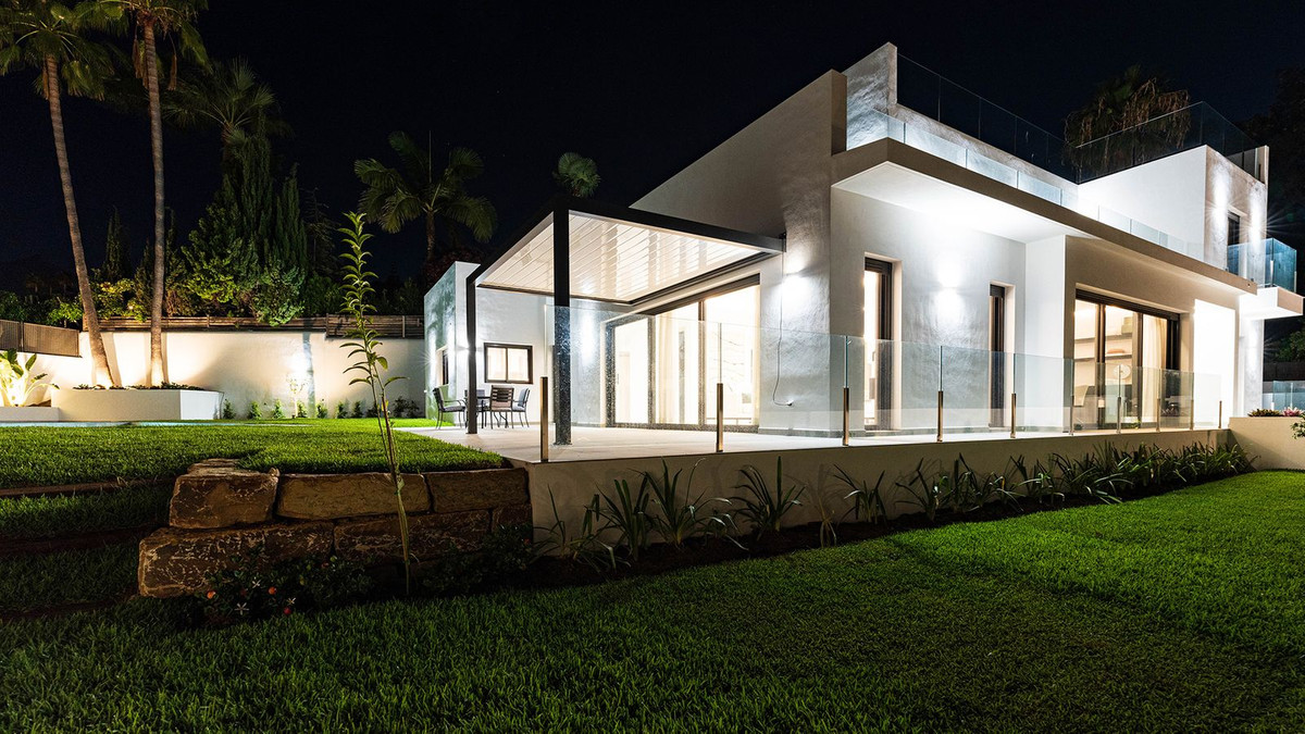 Se vende Villa - Chalet de 5 dormitorios en Costa Del Sol, Málaga, España