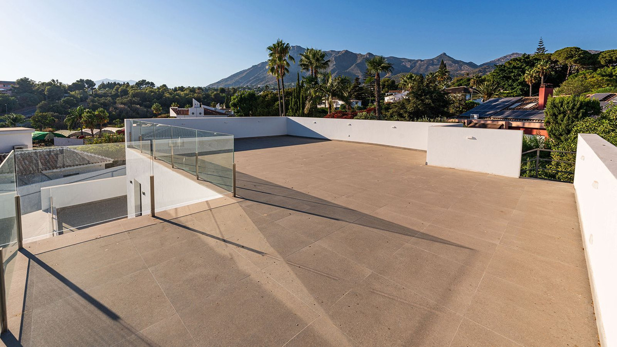 Se vende Villa - Chalet de 5 dormitorios en Costa Del Sol, Málaga, España