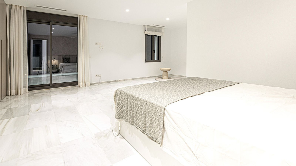 Se vende Villa - Chalet de 5 dormitorios en Costa Del Sol, Málaga, España