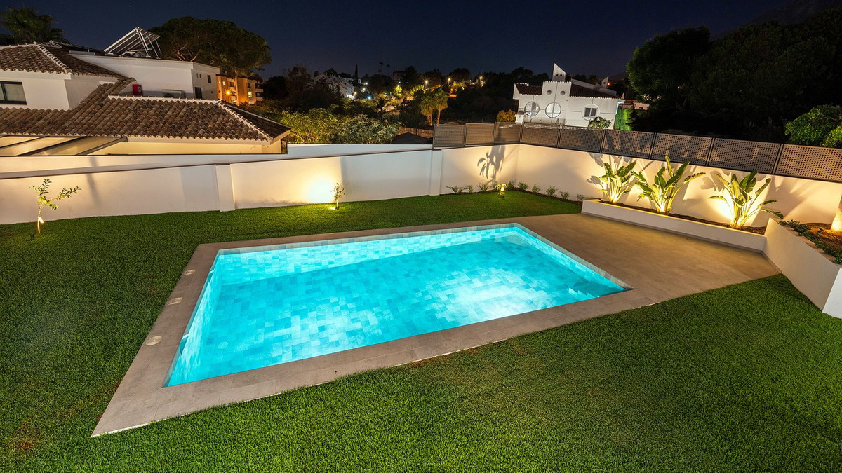 Se vende Villa - Chalet de 5 dormitorios en Costa Del Sol, Málaga, España