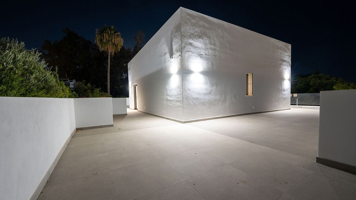 Se vende Villa - Chalet de 5 dormitorios en Costa Del Sol, Málaga, España