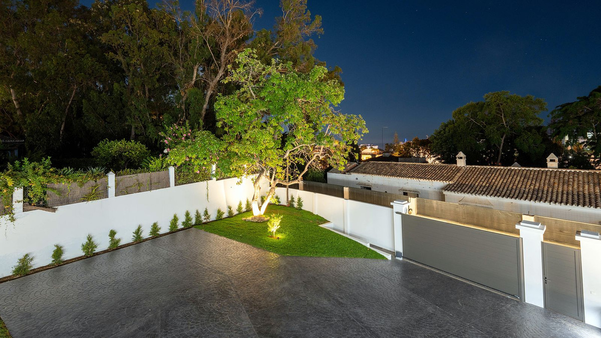 Se vende Villa - Chalet de 5 dormitorios en Costa Del Sol, Málaga, España