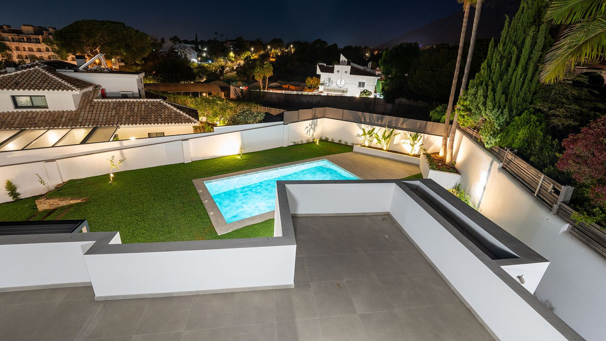 Se vende Villa - Chalet de 5 dormitorios en Costa Del Sol, Málaga, España