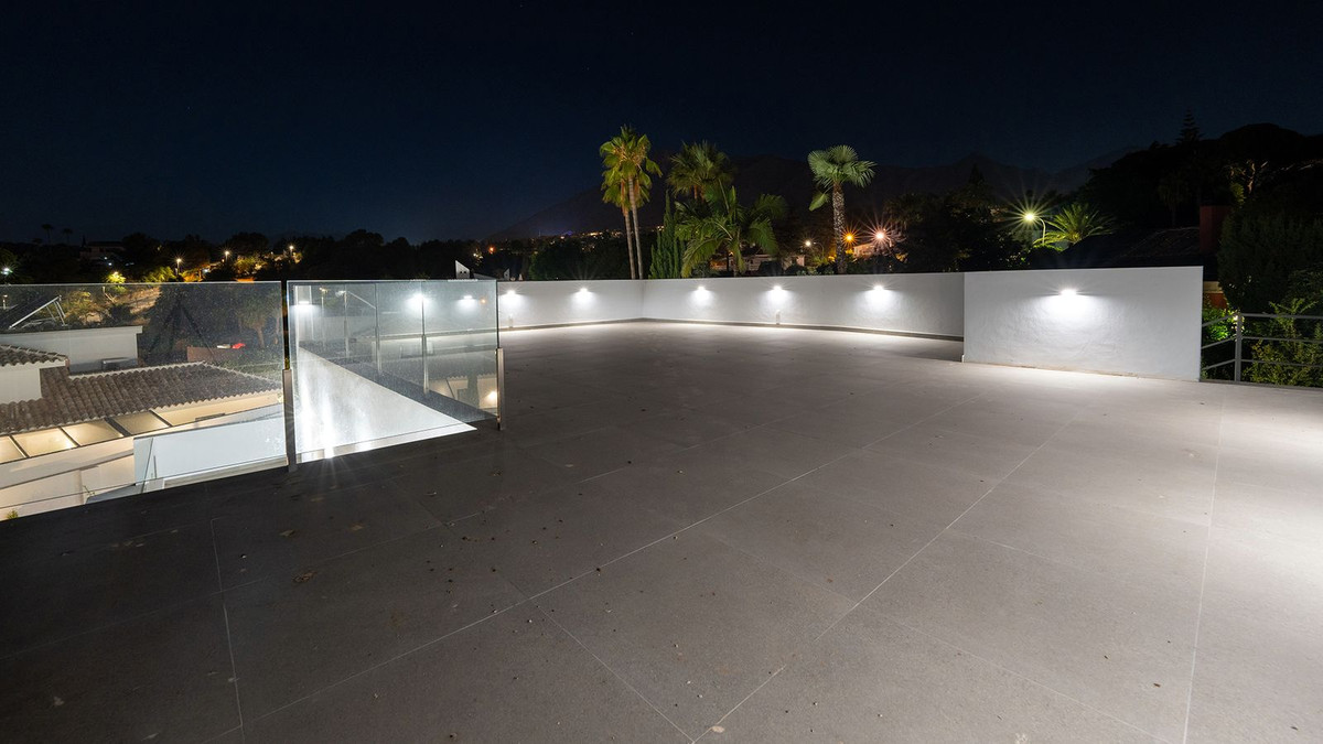 Se vende Villa - Chalet de 5 dormitorios en Costa Del Sol, Málaga, España