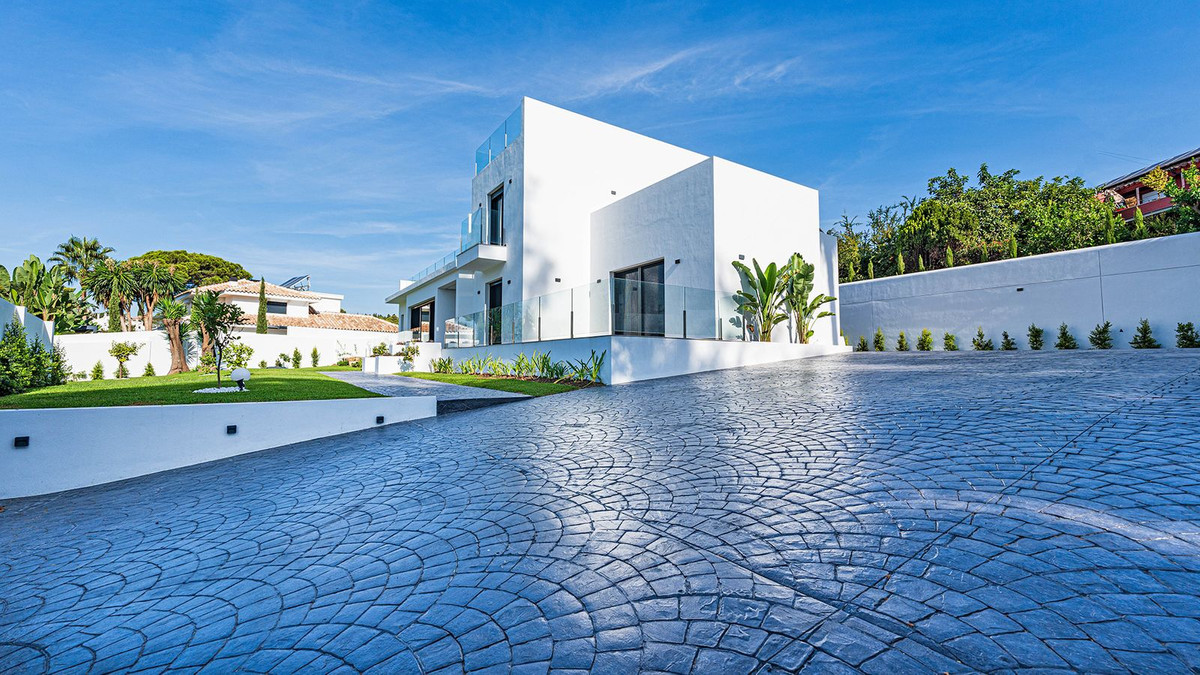 Se vende Villa - Chalet de 5 dormitorios en Costa Del Sol, Málaga, España