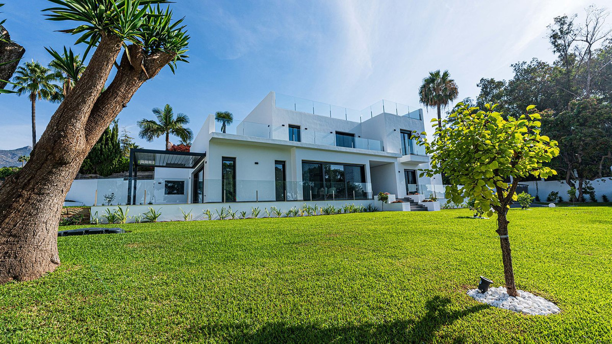 Se vende Villa - Chalet de 5 dormitorios en Costa Del Sol, Málaga, España