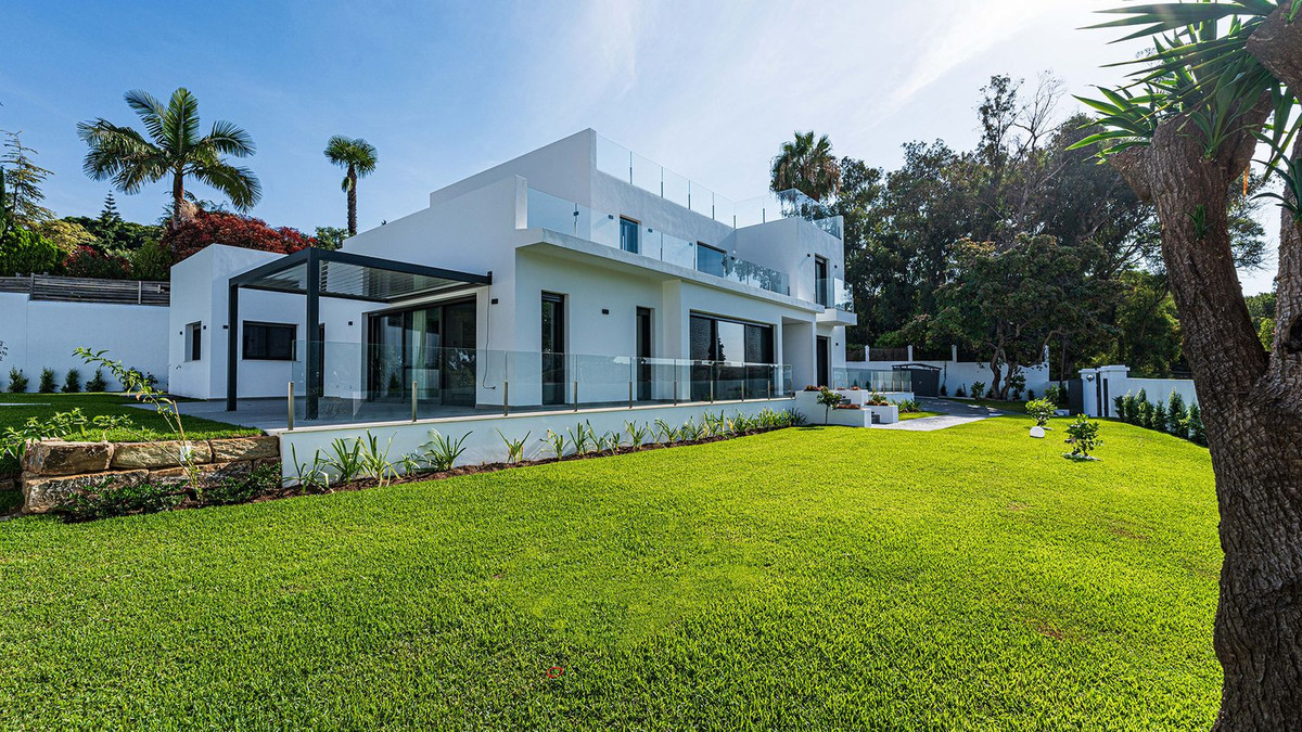 Se vende Villa - Chalet de 5 dormitorios en Costa Del Sol, Málaga, España