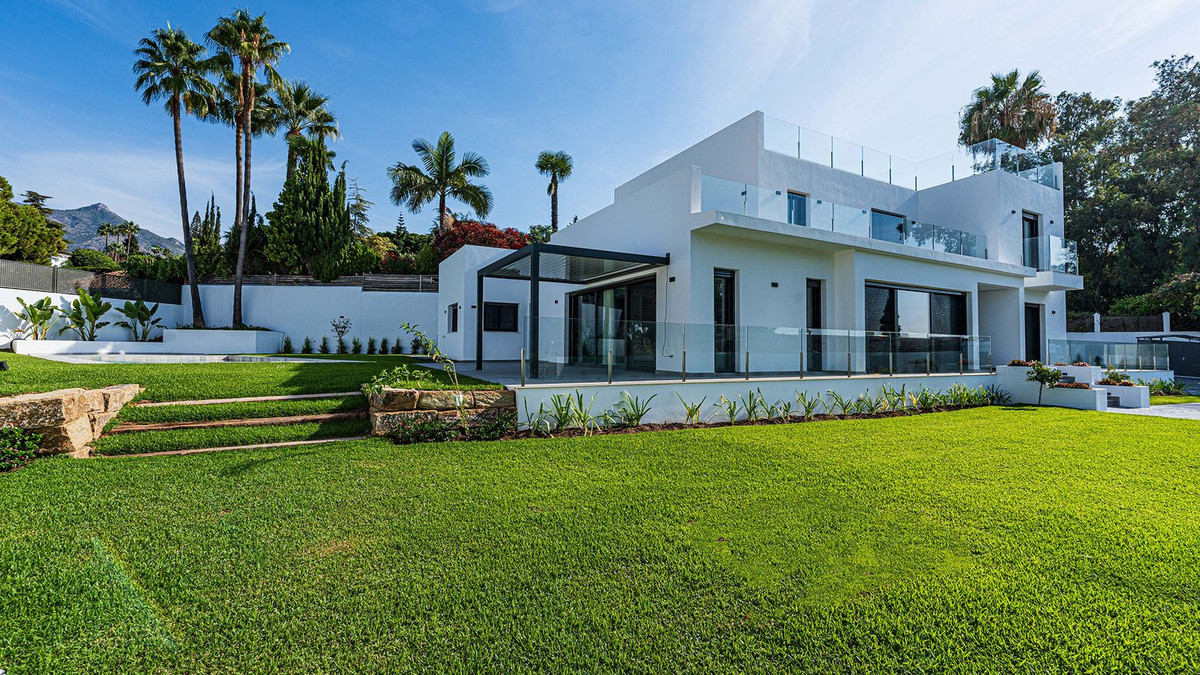 Se vende Villa - Chalet de 5 dormitorios en Costa Del Sol, Málaga, España