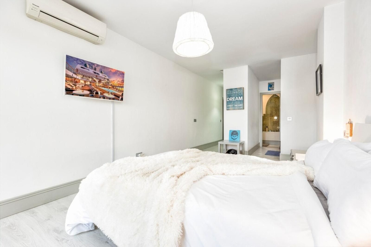2 Bed Apartment for sale in Nueva Andalucía Costa Del Sol, Málaga, Spain