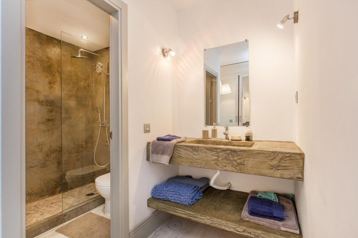 2 Bed Apartment for sale in Nueva Andalucía Costa Del Sol, Málaga, Spain