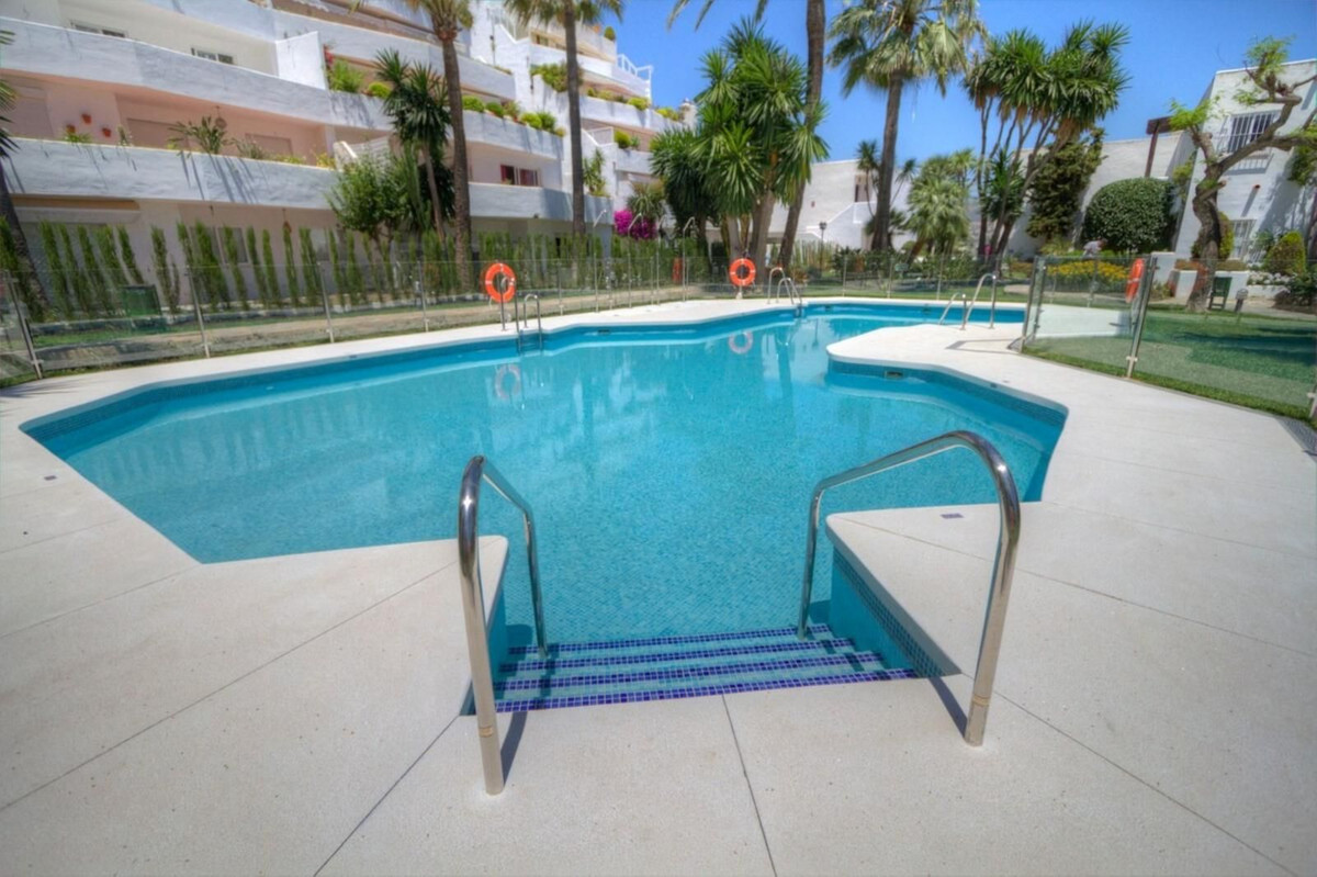 2 Bed Apartment for sale in Nueva Andalucía Costa Del Sol, Málaga, Spain