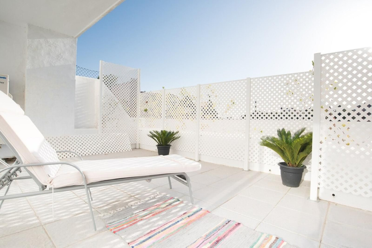 2 Bed Apartment for sale in Nueva Andalucía Costa Del Sol, Málaga, Spain