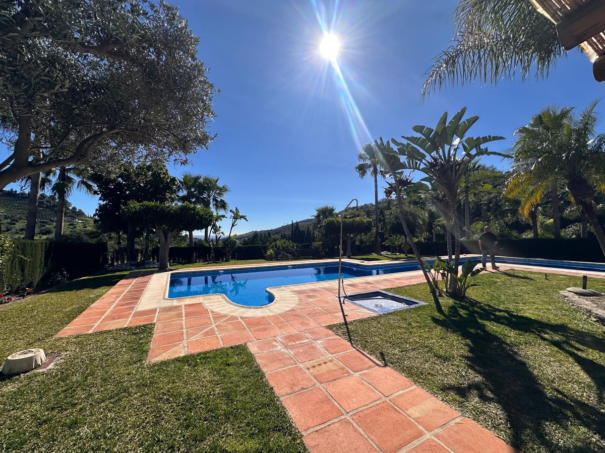 Se vende Finca - Cortijo de 6 dormitorios en Costa Del Sol, Málaga, España