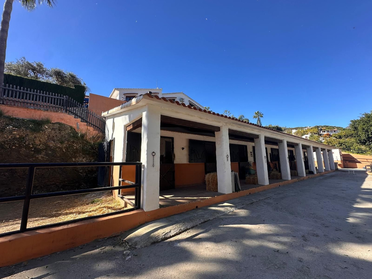 Se vende Finca - Cortijo de 6 dormitorios en Costa Del Sol, Málaga, España