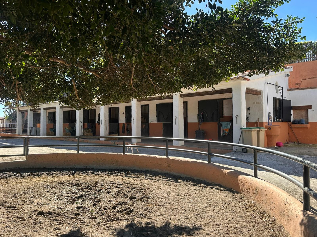 Se vende Finca - Cortijo de 6 dormitorios en Costa Del Sol, Málaga, España