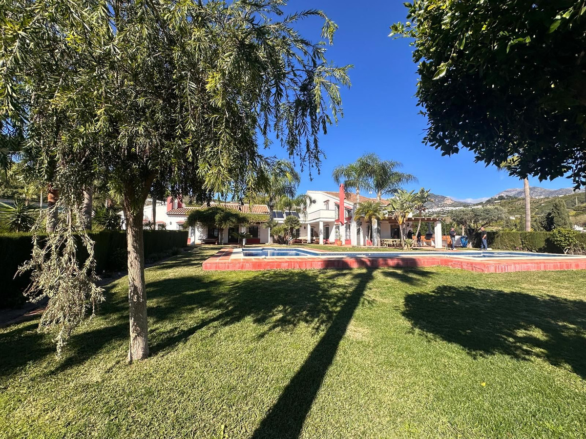 Se vende Finca - Cortijo de 6 dormitorios en Costa Del Sol, Málaga, España