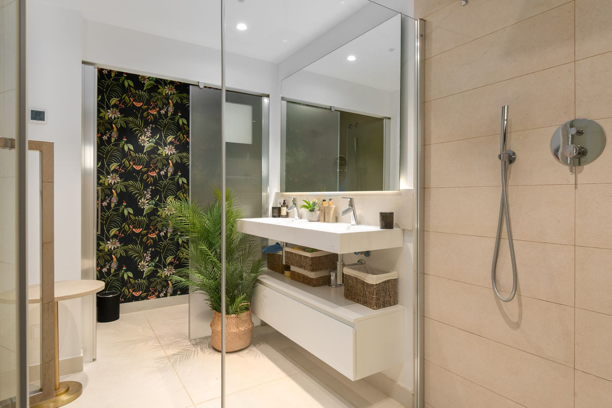 Se vende Apartamento Planta Baja de 3 dormitorios en Costa Del Sol, Málaga, España