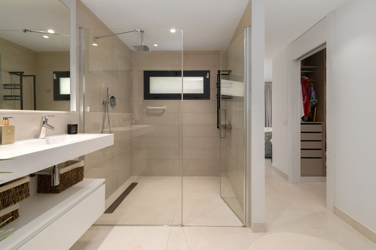 Se vende Apartamento Planta Baja de 3 dormitorios en Costa Del Sol, Málaga, España
