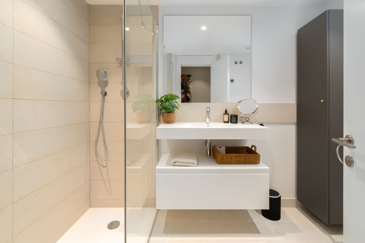 Se vende Apartamento Planta Baja de 3 dormitorios en Costa Del Sol, Málaga, España
