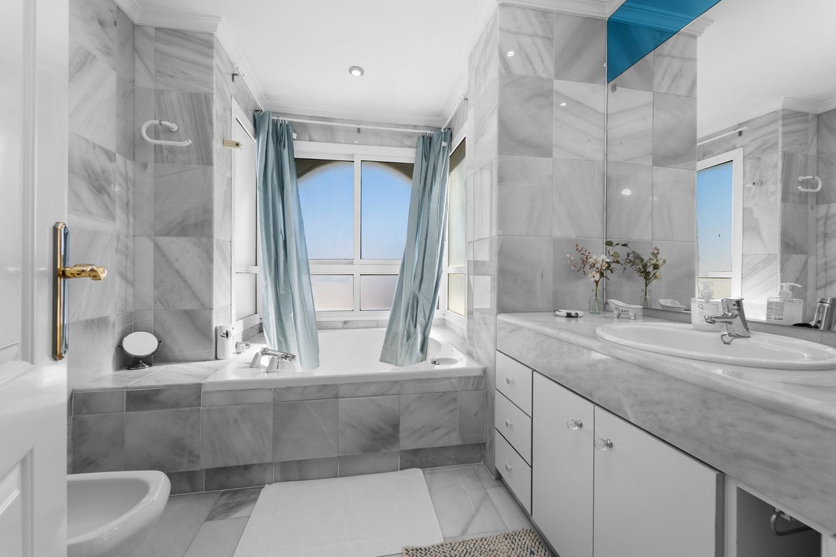3 Bed Apartment for sale in Mijas Costa Del Sol, Málaga, Spain