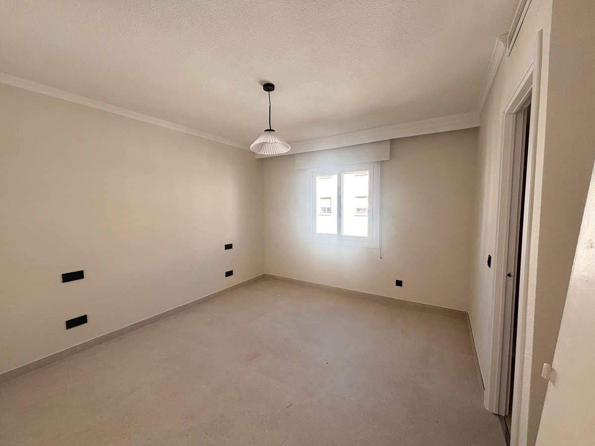 3 Bed Apartment for sale in Estepona Costa Del Sol, Málaga, Spain