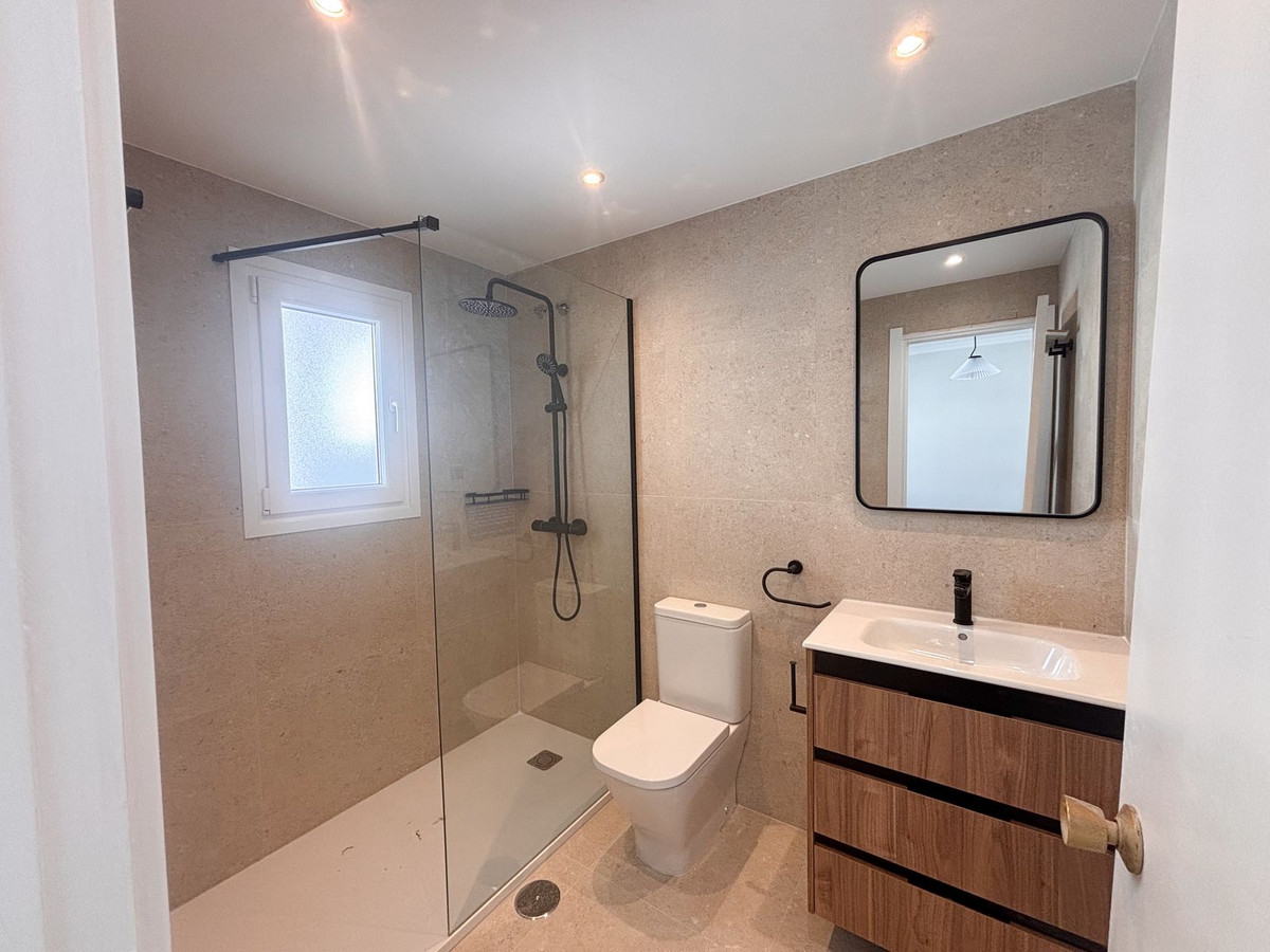 3 Bed Apartment for sale in Estepona Costa Del Sol, Málaga, Spain