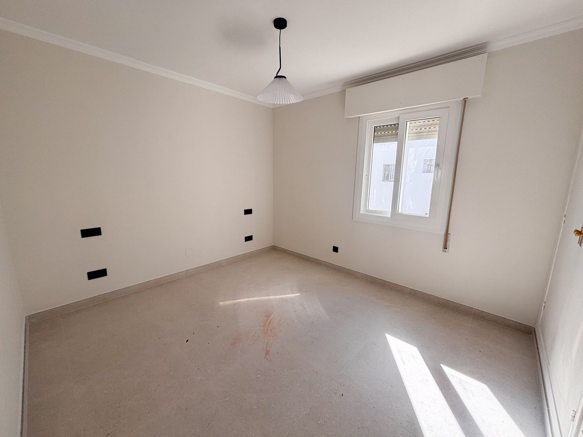 3 Bed Apartment for sale in Estepona Costa Del Sol, Málaga, Spain