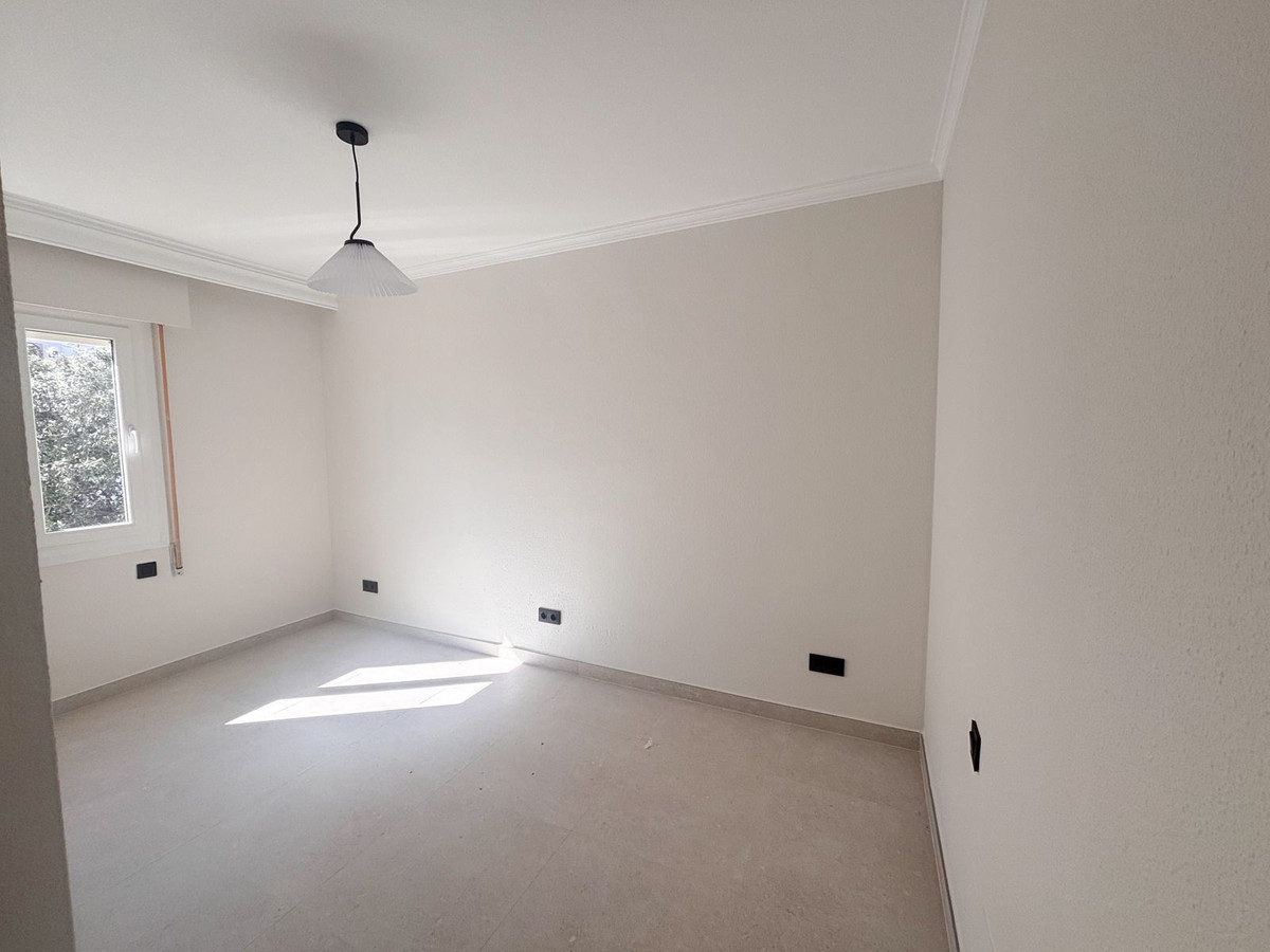 3 Bed Apartment for sale in Estepona Costa Del Sol, Málaga, Spain