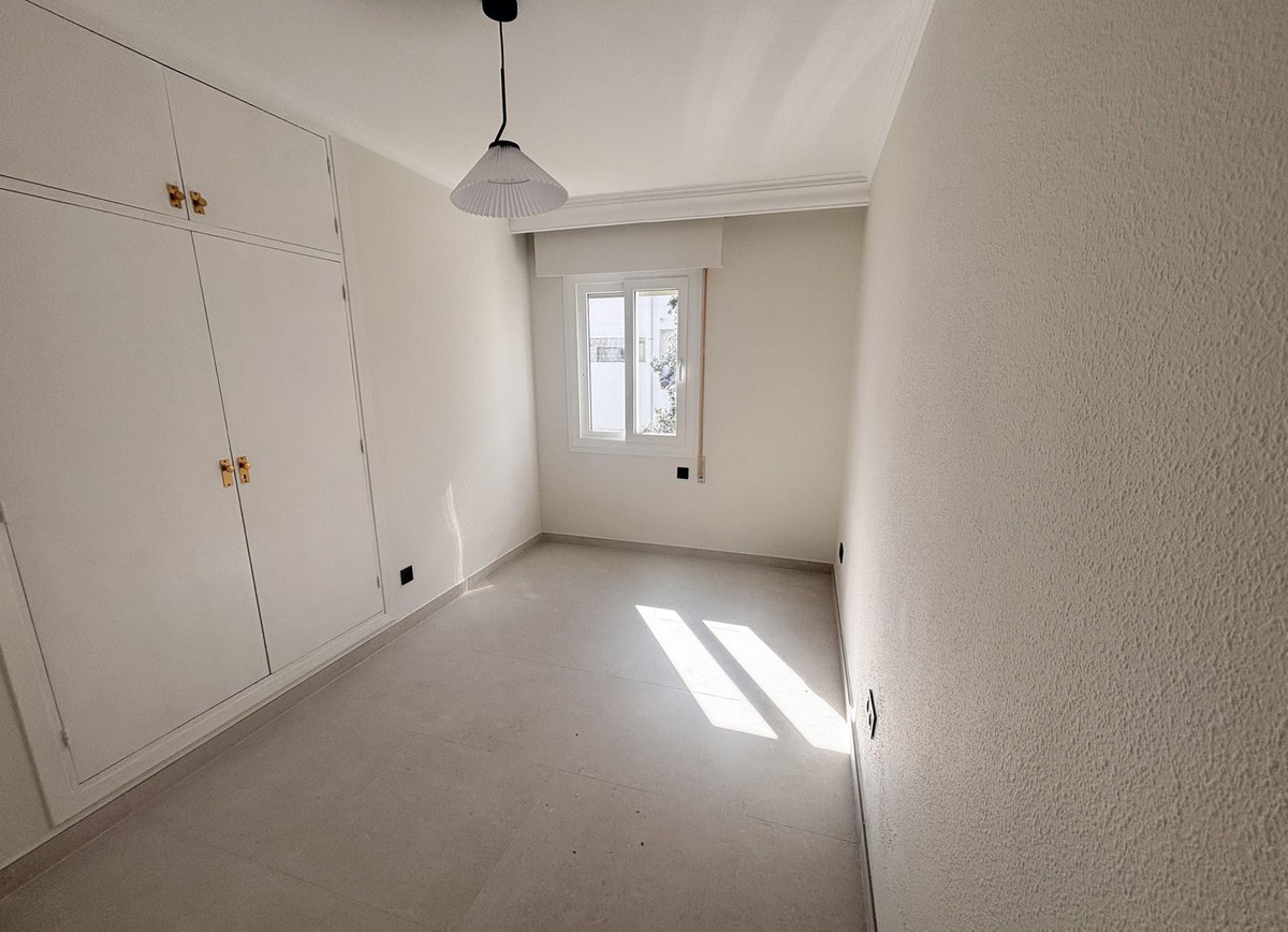 3 Bed Apartment for sale in Estepona Costa Del Sol, Málaga, Spain
