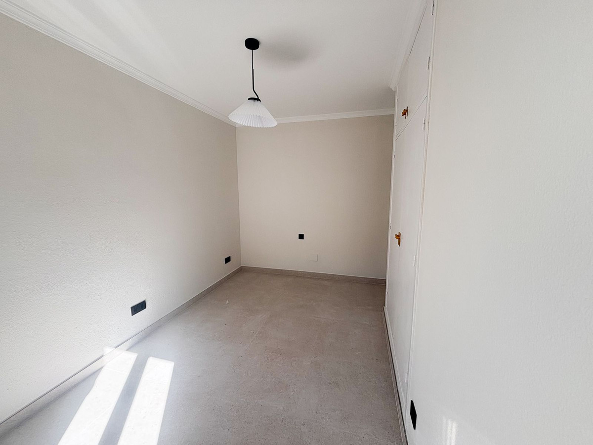 3 Bed Apartment for sale in Estepona Costa Del Sol, Málaga, Spain