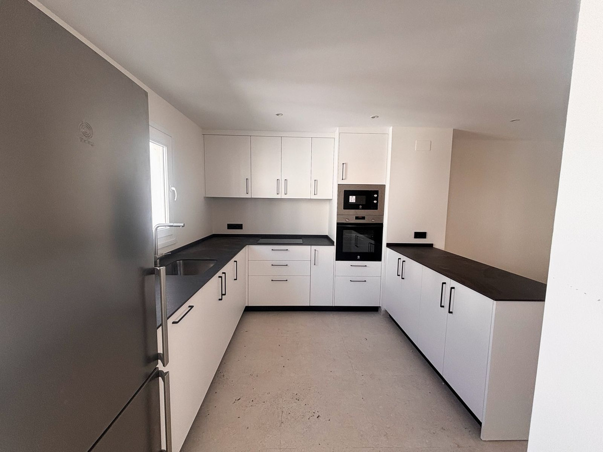3 Bed Apartment for sale in Estepona Costa Del Sol, Málaga, Spain