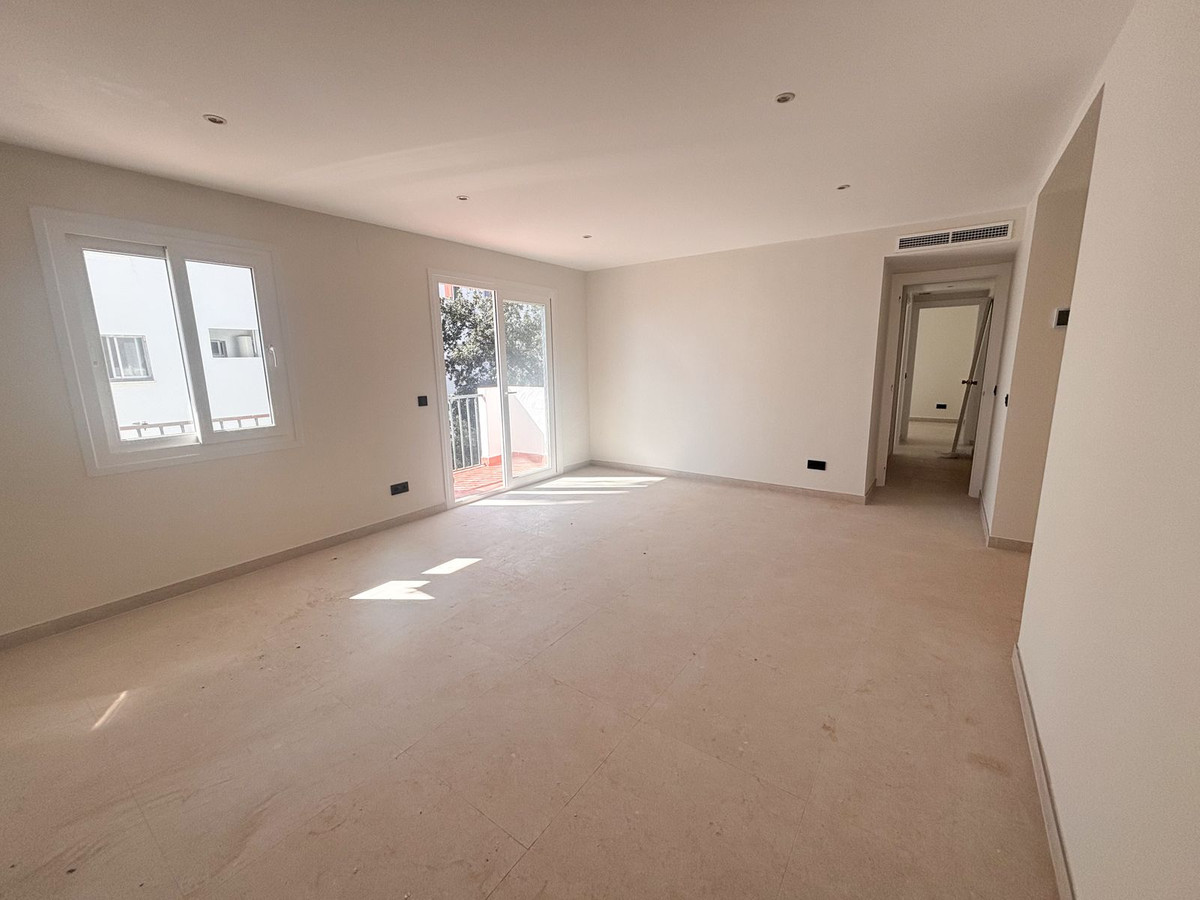 3 Bed Apartment for sale in Estepona Costa Del Sol, Málaga, Spain