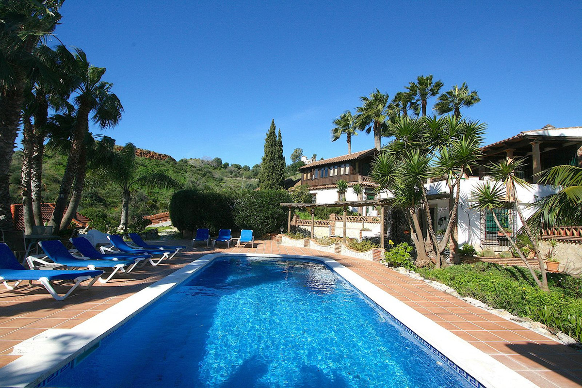 Se vende Finca - Cortijo de 8 dormitorios en Costa Del Sol, Málaga, España