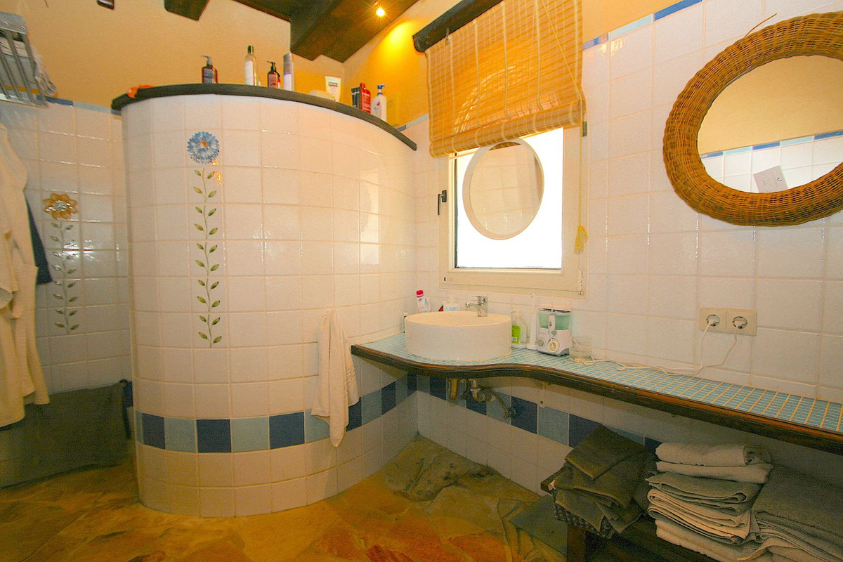 Se vende Finca - Cortijo de 8 dormitorios en Costa Del Sol, Málaga, España
